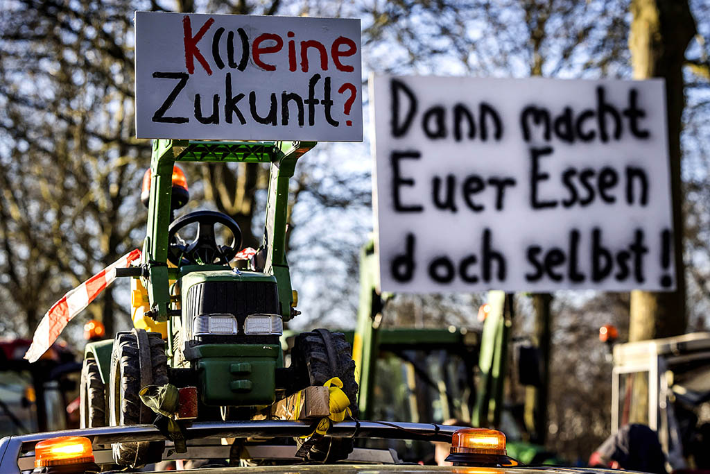 Urheberrechtlich geschuetzte Aufnahmen. Jede Verwendung ist honorarpflichtig und muss beim Urheber angezeigt werden!

[CREDIT: Lars Berg / WWW.LARSBERG.EU - Lars Berg, Von der Tinnenstrasse 13, 48145 Muenster, Germany, mobile +49 179 1379630, Bank: Commerzbank Mnster, IBAN: DE09 4008 0040 0600 9372 00 BIC: DRES DE FF 400, Finanzamt Muenster-Innenstadt, Steuernummer 337/5017/1774, USt-IdNr. DE247738150 - Verwendung nur gegen Namensnennung, Beleg und Honorar entsprechend aktueller MFMPreisliste zzgl. 7 Prozent MwSt - Bei der Verwendung ausserhalb journalistischer Berichterstattung (z.B. Werbung etc.) bitte vorher mit dem Autor Kontakt aufnehmen. Es wird grundsaetzlich keine Einholung von Persoenlichkeits-, Kunst- oder Markenrechten zugesichert, es sei denn, dies ist hier in der Bildbeschriftung ausdruecklich vermerkt. Die Einholung dieser Rechte obliegt dem Nutzer. Es gelten die unter WWW.LARSBERG.EU aufgefuehrten AGB. - NO MODEL RELEASE - ]