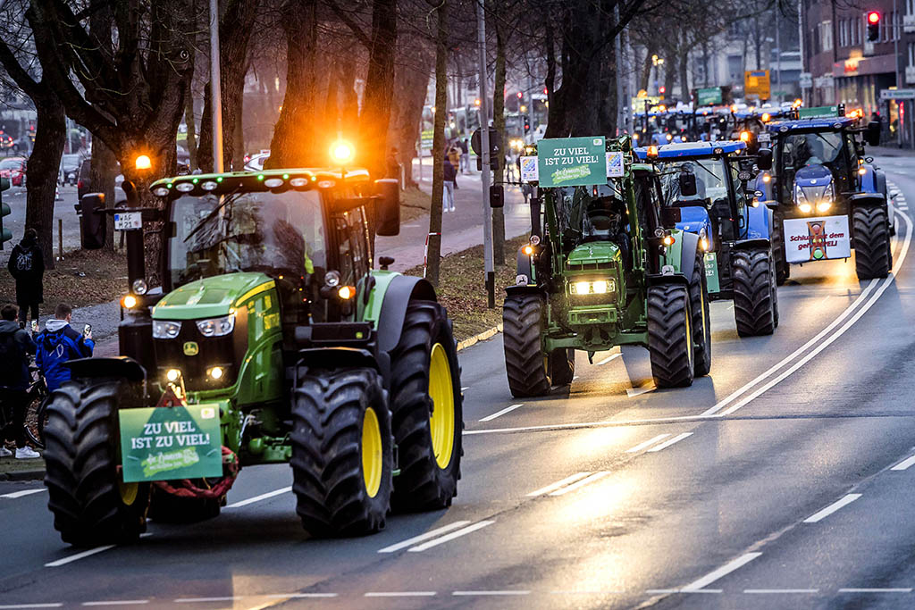 Urheberrechtlich geschuetzte Aufnahmen. Jede Verwendung ist honorarpflichtig und muss beim Urheber angezeigt werden!

[CREDIT: Lars Berg / WWW.LARSBERG.EU - Lars Berg, Von der Tinnenstrasse 13, 48145 Muenster, Germany, mobile +49 179 1379630, Bank: Commerzbank Mnster, IBAN: DE09 4008 0040 0600 9372 00 BIC: DRES DE FF 400, Finanzamt Muenster-Innenstadt, Steuernummer 337/5017/1774, USt-IdNr. DE247738150 - Verwendung nur gegen Namensnennung, Beleg und Honorar entsprechend aktueller MFMPreisliste zzgl. 7 Prozent MwSt - Bei der Verwendung ausserhalb journalistischer Berichterstattung (z.B. Werbung etc.) bitte vorher mit dem Autor Kontakt aufnehmen. Es wird grundsaetzlich keine Einholung von Persoenlichkeits-, Kunst- oder Markenrechten zugesichert, es sei denn, dies ist hier in der Bildbeschriftung ausdruecklich vermerkt. Die Einholung dieser Rechte obliegt dem Nutzer. Es gelten die unter WWW.LARSBERG.EU aufgefuehrten AGB. - NO MODEL RELEASE - ]