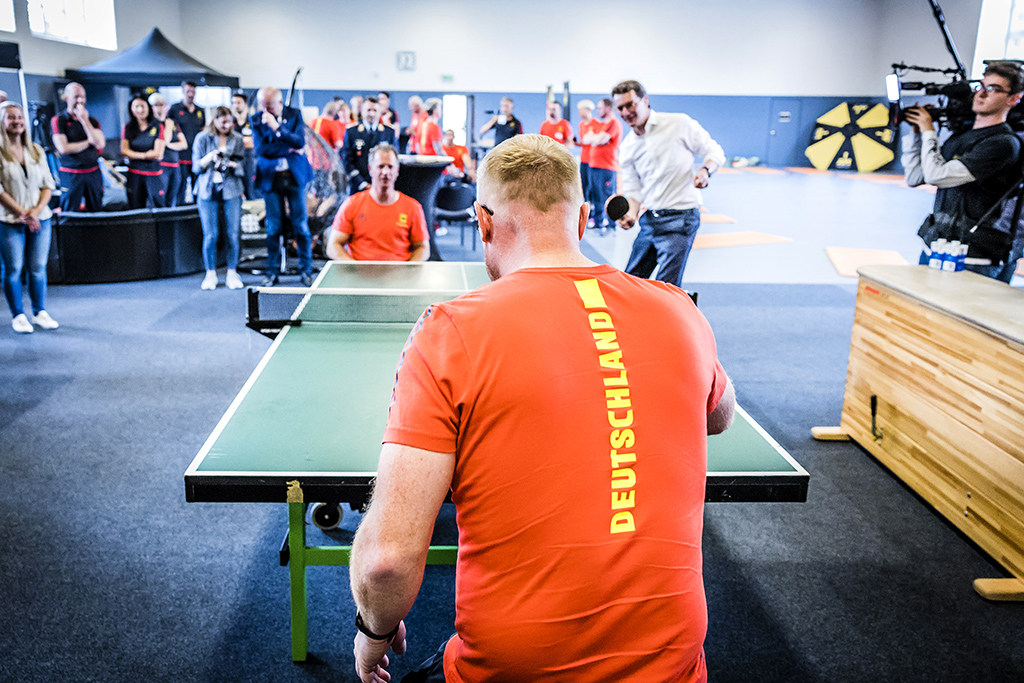 Urheberrechtlich geschuetzte Aufnahmen. Jede Verwendung ist honorarpflichtig und muss beim Urheber angezeigt werden!

[CREDIT: Lars Berg / WWW.LARSBERG.EU - Lars Berg, Von der Tinnenstrasse 13, 48145 Muenster, Germany, mobile +49 179 1379630, Bank: Commerzbank Mnster, IBAN: DE09 4008 0040 0600 9372 00 BIC: DRES DE FF 400, Finanzamt Muenster-Innenstadt, Steuernummer 337/5017/1774, USt-IdNr. DE247738150 - Verwendung nur gegen Namensnennung, Beleg und Honorar entsprechend aktueller MFMPreisliste zzgl. 7 Prozent MwSt - Bei der Verwendung ausserhalb journalistischer Berichterstattung (z.B. Werbung etc.) bitte vorher mit dem Autor Kontakt aufnehmen. Es wird grundsaetzlich keine Einholung von Persoenlichkeits-, Kunst- oder Markenrechten zugesichert, es sei denn, dies ist hier in der Bildbeschriftung ausdruecklich vermerkt. Die Einholung dieser Rechte obliegt dem Nutzer. Es gelten die unter WWW.LARSBERG.EU aufgefuehrten AGB. - NO MODEL RELEASE - ]
