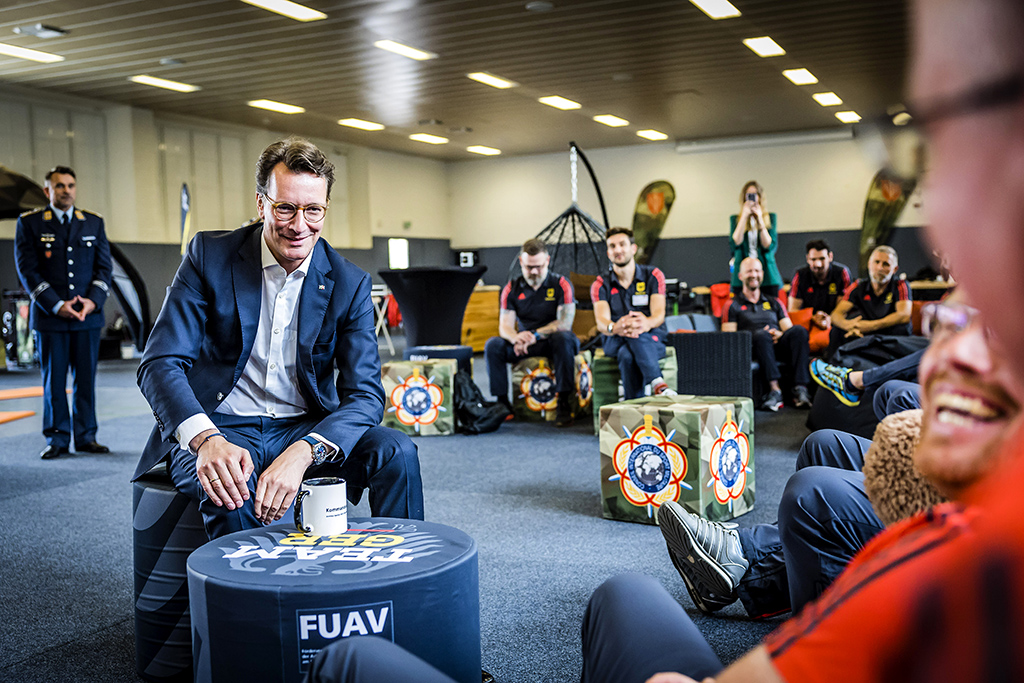 Urheberrechtlich geschuetzte Aufnahmen. Jede Verwendung ist honorarpflichtig und muss beim Urheber angezeigt werden!

[CREDIT: Lars Berg / WWW.LARSBERG.EU - Lars Berg, Von der Tinnenstrasse 13, 48145 Muenster, Germany, mobile +49 179 1379630, Bank: Commerzbank Mnster, IBAN: DE09 4008 0040 0600 9372 00 BIC: DRES DE FF 400, Finanzamt Muenster-Innenstadt, Steuernummer 337/5017/1774, USt-IdNr. DE247738150 - Verwendung nur gegen Namensnennung, Beleg und Honorar entsprechend aktueller MFMPreisliste zzgl. 7 Prozent MwSt - Bei der Verwendung ausserhalb journalistischer Berichterstattung (z.B. Werbung etc.) bitte vorher mit dem Autor Kontakt aufnehmen. Es wird grundsaetzlich keine Einholung von Persoenlichkeits-, Kunst- oder Markenrechten zugesichert, es sei denn, dies ist hier in der Bildbeschriftung ausdruecklich vermerkt. Die Einholung dieser Rechte obliegt dem Nutzer. Es gelten die unter WWW.LARSBERG.EU aufgefuehrten AGB. - NO MODEL RELEASE - ]