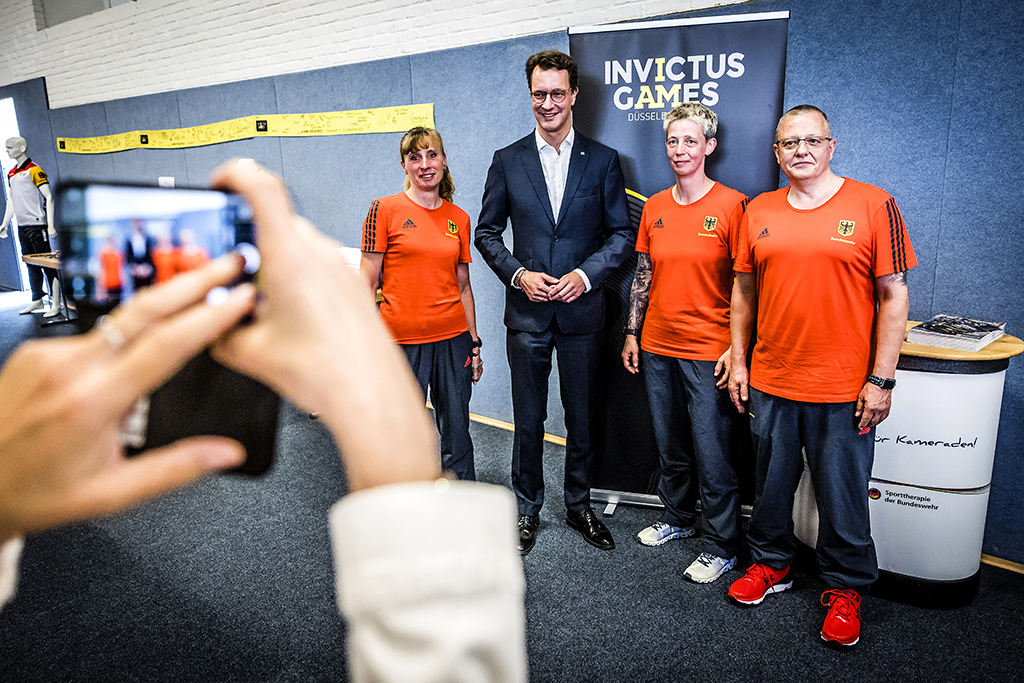 Urheberrechtlich geschuetzte Aufnahmen. Jede Verwendung ist honorarpflichtig und muss beim Urheber angezeigt werden!

[CREDIT: Lars Berg / WWW.LARSBERG.EU - Lars Berg, Von der Tinnenstrasse 13, 48145 Muenster, Germany, mobile +49 179 1379630, Bank: Commerzbank Mnster, IBAN: DE09 4008 0040 0600 9372 00 BIC: DRES DE FF 400, Finanzamt Muenster-Innenstadt, Steuernummer 337/5017/1774, USt-IdNr. DE247738150 - Verwendung nur gegen Namensnennung, Beleg und Honorar entsprechend aktueller MFMPreisliste zzgl. 7 Prozent MwSt - Bei der Verwendung ausserhalb journalistischer Berichterstattung (z.B. Werbung etc.) bitte vorher mit dem Autor Kontakt aufnehmen. Es wird grundsaetzlich keine Einholung von Persoenlichkeits-, Kunst- oder Markenrechten zugesichert, es sei denn, dies ist hier in der Bildbeschriftung ausdruecklich vermerkt. Die Einholung dieser Rechte obliegt dem Nutzer. Es gelten die unter WWW.LARSBERG.EU aufgefuehrten AGB. - NO MODEL RELEASE - ]