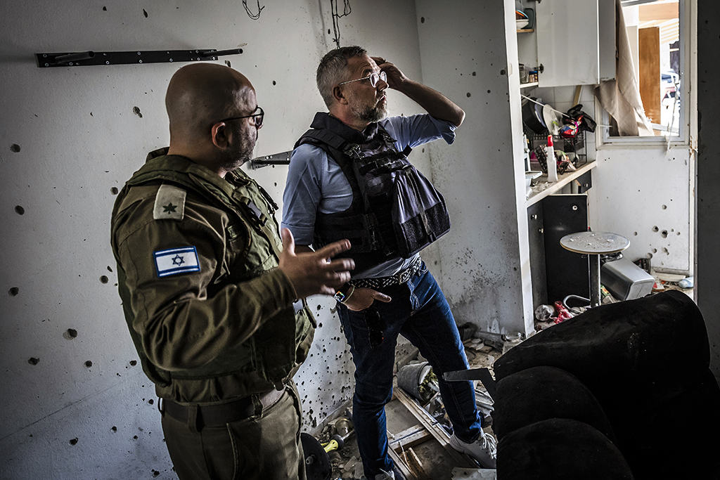 Urheberrechtlich geschuetzte Aufnahmen. Jede Verwendung ist honorarpflichtig und muss beim Urheber angezeigt werden!  [CREDIT: Lars Berg / WWW.LARSBERG.EU - Lars Berg, Von der Tinnenstrasse 13, 48145 Muenster, Germany, mobile +49 179 1379630, Bank: Commerzbank Mnster, IBAN: DE09 4008 0040 0600 9372 00 BIC: DRES DE FF 400, Finanzamt Muenster-Innenstadt, Steuernummer 337/5017/1774, USt-IdNr. DE247738150 - Verwendung nur gegen Namensnennung, Beleg und Honorar entsprechend aktueller MFMPreisliste zzgl. 7 Prozent MwSt - Bei der Verwendung ausserhalb journalistischer Berichterstattung (z.B. Werbung etc.) bitte vorher mit dem Autor Kontakt aufnehmen. Es wird grundsaetzlich keine Einholung von Persoenlichkeits-, Kunst- oder Markenrechten zugesichert, es sei denn, dies ist hier in der Bildbeschriftung ausdruecklich vermerkt. Die Einholung dieser Rechte obliegt dem Nutzer. Es gelten die unter WWW.LARSBERG.EU aufgefuehrten AGB. - NO MODEL RELEASE - ]