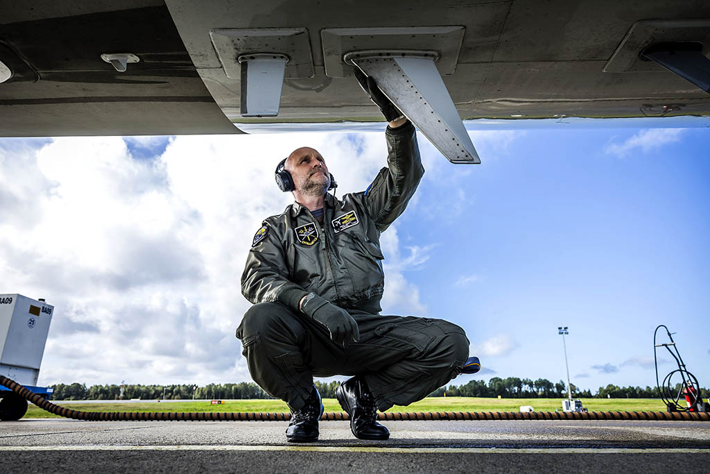 Urheberrechtlich geschuetzte Aufnahmen. Jede Verwendung ist honorarpflichtig und muss beim Urheber angezeigt werden!  [CREDIT: Lars Berg / WWW.LARSBERG.EU - Lars Berg, Von der Tinnenstrasse 13, 48145 Muenster, Germany, mobile +49 179 1379630, Bank: Commerzbank Mnster, IBAN: DE09 4008 0040 0600 9372 00 BIC: DRES DE FF 400, Finanzamt Muenster-Innenstadt, Steuernummer 337/5017/1774, USt-IdNr. DE247738150 - Verwendung nur gegen Namensnennung, Beleg und Honorar entsprechend aktueller MFMPreisliste zzgl. 7 Prozent MwSt - Bei der Verwendung ausserhalb journalistischer Berichterstattung (z.B. Werbung etc.) bitte vorher mit dem Autor Kontakt aufnehmen. Es wird grundsaetzlich keine Einholung von Persoenlichkeits-, Kunst- oder Markenrechten zugesichert, es sei denn, dies ist hier in der Bildbeschriftung ausdruecklich vermerkt. Die Einholung dieser Rechte obliegt dem Nutzer. Es gelten die unter WWW.LARSBERG.EU aufgefuehrten AGB. - NO MODEL RELEASE - ]