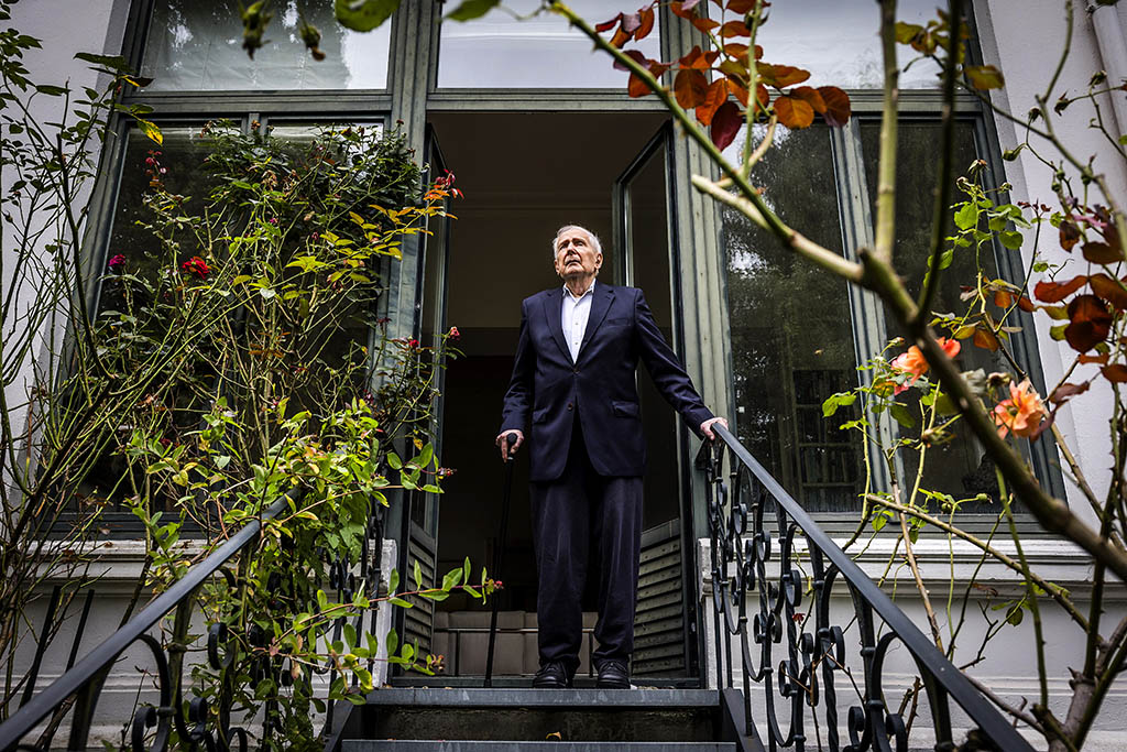 Urheberrechtlich geschuetzte Aufnahmen. Jede Verwendung ist honorarpflichtig und muss beim Urheber angezeigt werden!

[CREDIT: Lars Berg / WWW.LARSBERG.EU - Lars Berg, Von der Tinnenstrasse 13, 48145 Muenster, Germany, mobile +49 179 1379630, Bank: Commerzbank Mnster, IBAN: DE09 4008 0040 0600 9372 00 BIC: DRES DE FF 400, Finanzamt Muenster-Innenstadt, Steuernummer 337/5017/1774, USt-IdNr. DE247738150 - Verwendung nur gegen Namensnennung, Beleg und Honorar entsprechend aktueller MFMPreisliste zzgl. 7 Prozent MwSt - Bei der Verwendung ausserhalb journalistischer Berichterstattung (z.B. Werbung etc.) bitte vorher mit dem Autor Kontakt aufnehmen. Es wird grundsaetzlich keine Einholung von Persoenlichkeits-, Kunst- oder Markenrechten zugesichert, es sei denn, dies ist hier in der Bildbeschriftung ausdruecklich vermerkt. Die Einholung dieser Rechte obliegt dem Nutzer. Es gelten die unter WWW.LARSBERG.EU aufgefuehrten AGB. - NO MODEL RELEASE - ]