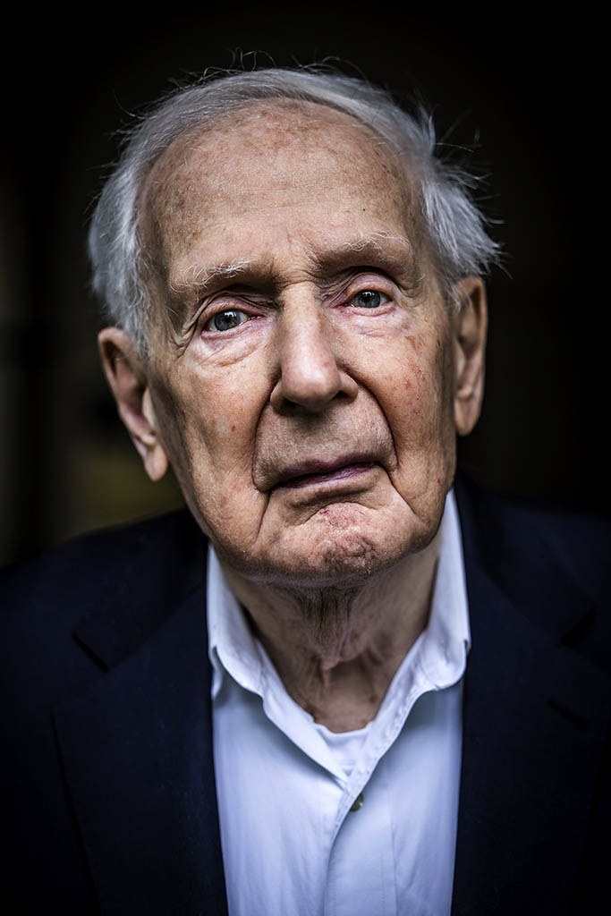 Urheberrechtlich geschuetzte Aufnahmen. Jede Verwendung ist honorarpflichtig und muss beim Urheber angezeigt werden!

[CREDIT: Lars Berg / WWW.LARSBERG.EU - Lars Berg, Von der Tinnenstrasse 13, 48145 Muenster, Germany, mobile +49 179 1379630, Bank: Commerzbank Mnster, IBAN: DE09 4008 0040 0600 9372 00 BIC: DRES DE FF 400, Finanzamt Muenster-Innenstadt, Steuernummer 337/5017/1774, USt-IdNr. DE247738150 - Verwendung nur gegen Namensnennung, Beleg und Honorar entsprechend aktueller MFMPreisliste zzgl. 7 Prozent MwSt - Bei der Verwendung ausserhalb journalistischer Berichterstattung (z.B. Werbung etc.) bitte vorher mit dem Autor Kontakt aufnehmen. Es wird grundsaetzlich keine Einholung von Persoenlichkeits-, Kunst- oder Markenrechten zugesichert, es sei denn, dies ist hier in der Bildbeschriftung ausdruecklich vermerkt. Die Einholung dieser Rechte obliegt dem Nutzer. Es gelten die unter WWW.LARSBERG.EU aufgefuehrten AGB. - NO MODEL RELEASE - ]