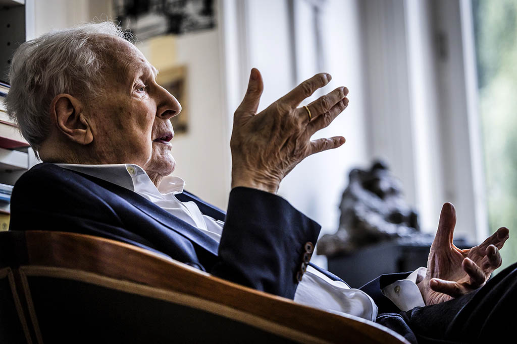 Urheberrechtlich geschuetzte Aufnahmen. Jede Verwendung ist honorarpflichtig und muss beim Urheber angezeigt werden!

[CREDIT: Lars Berg / WWW.LARSBERG.EU - Lars Berg, Von der Tinnenstrasse 13, 48145 Muenster, Germany, mobile +49 179 1379630, Bank: Commerzbank Mnster, IBAN: DE09 4008 0040 0600 9372 00 BIC: DRES DE FF 400, Finanzamt Muenster-Innenstadt, Steuernummer 337/5017/1774, USt-IdNr. DE247738150 - Verwendung nur gegen Namensnennung, Beleg und Honorar entsprechend aktueller MFMPreisliste zzgl. 7 Prozent MwSt - Bei der Verwendung ausserhalb journalistischer Berichterstattung (z.B. Werbung etc.) bitte vorher mit dem Autor Kontakt aufnehmen. Es wird grundsaetzlich keine Einholung von Persoenlichkeits-, Kunst- oder Markenrechten zugesichert, es sei denn, dies ist hier in der Bildbeschriftung ausdruecklich vermerkt. Die Einholung dieser Rechte obliegt dem Nutzer. Es gelten die unter WWW.LARSBERG.EU aufgefuehrten AGB. - NO MODEL RELEASE - ]